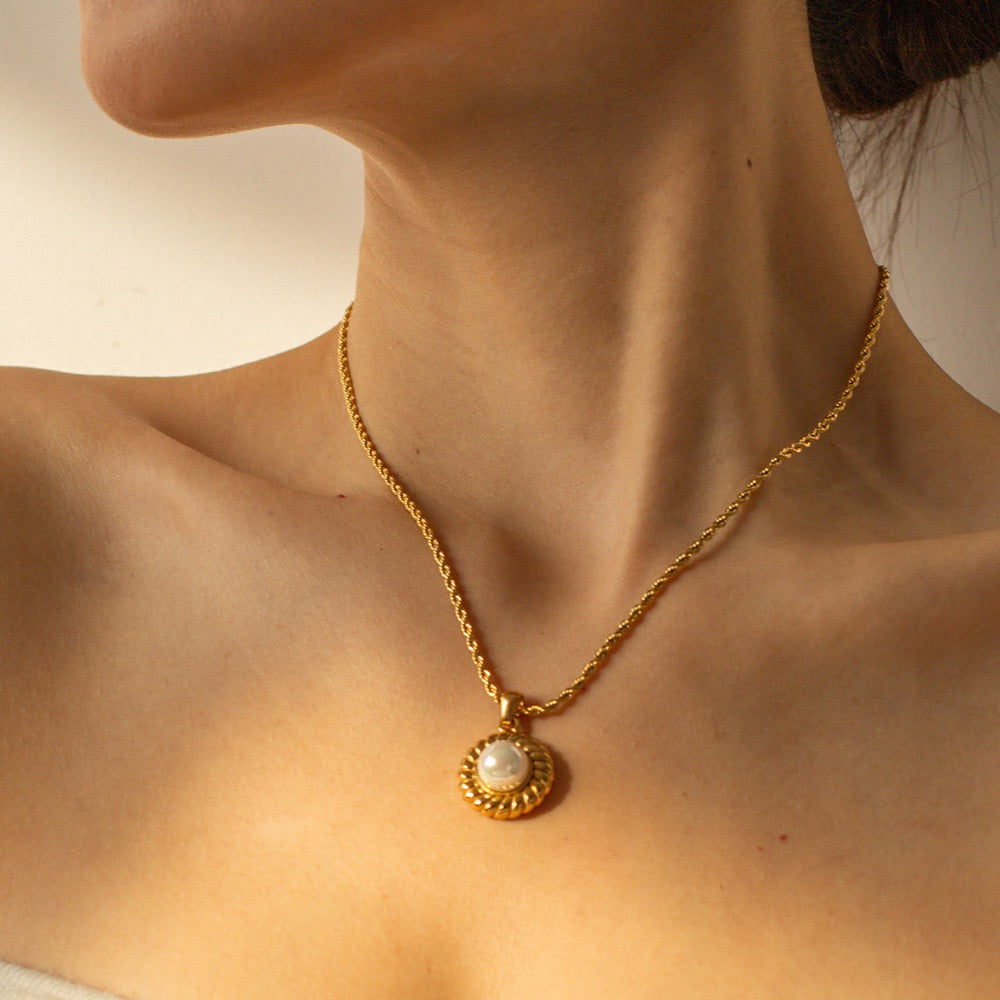 18K Gold Plated - Circular Pearl Necklace